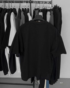 Базова футболка oversize чорна so24f1 фото