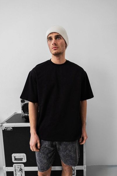 Базова футболка oversize чорна so24f1 фото