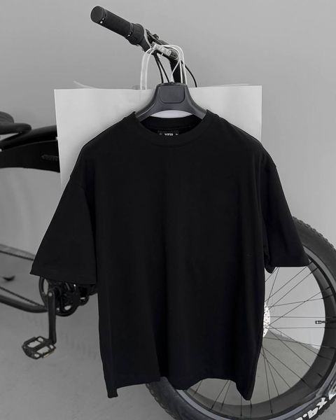 Базова футболка oversize чорна so24f1 фото